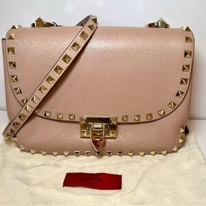 Valentino Garavani Rockstud Crossbody Shoulder Bag In Pink Nude Leather